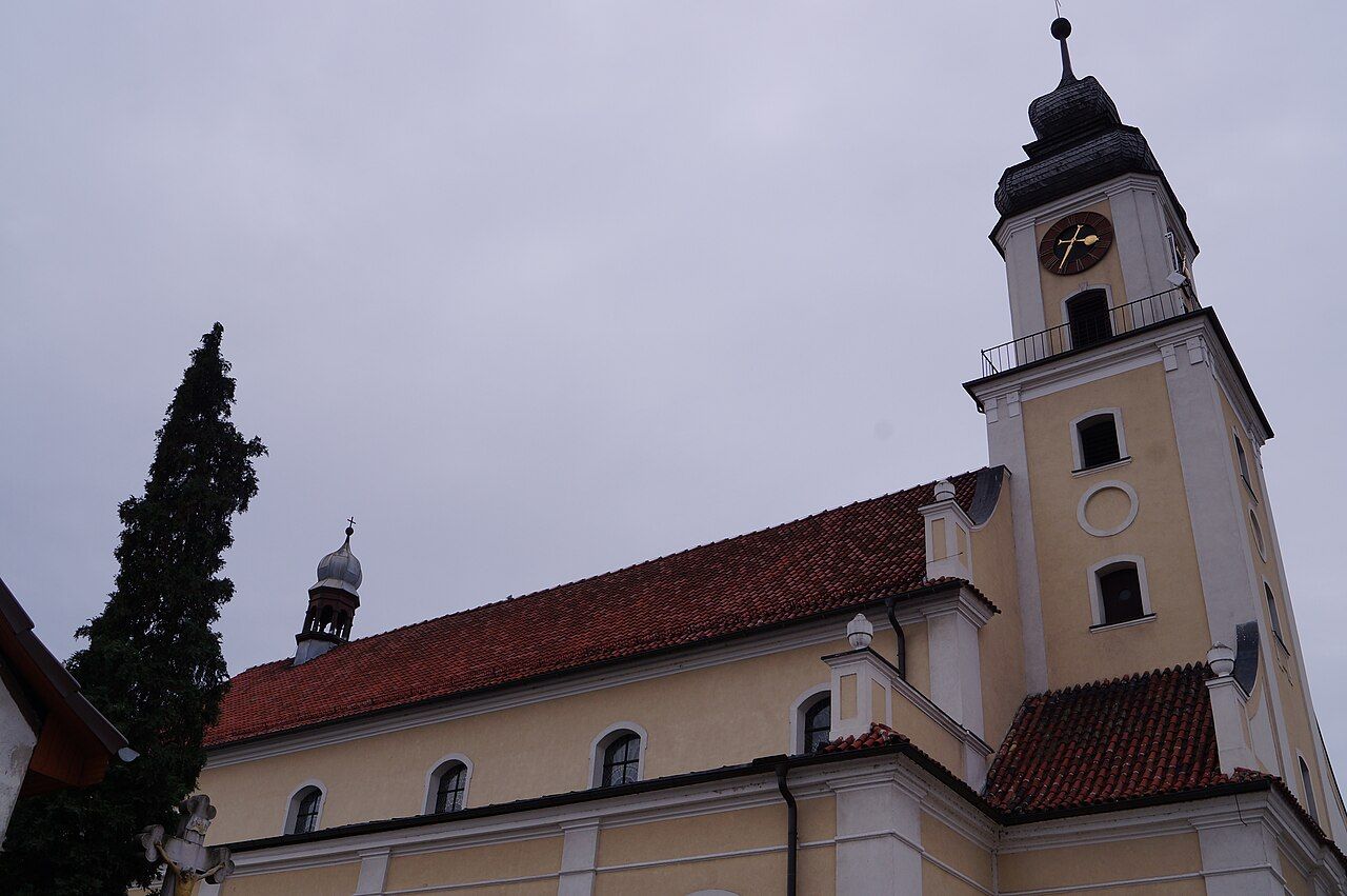 Bryła kościoła w Chróścicach