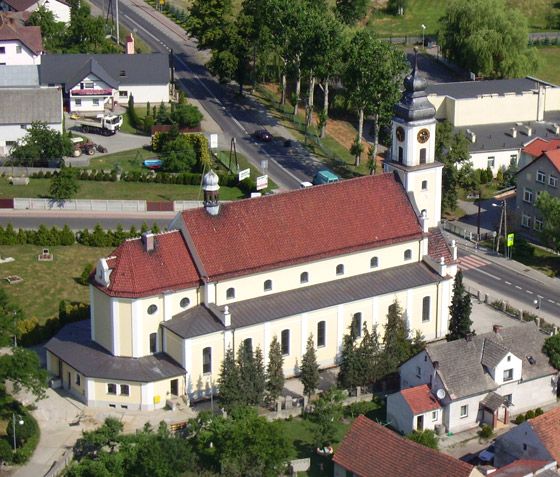 Kościół w Chróścicach z lotu ptaka