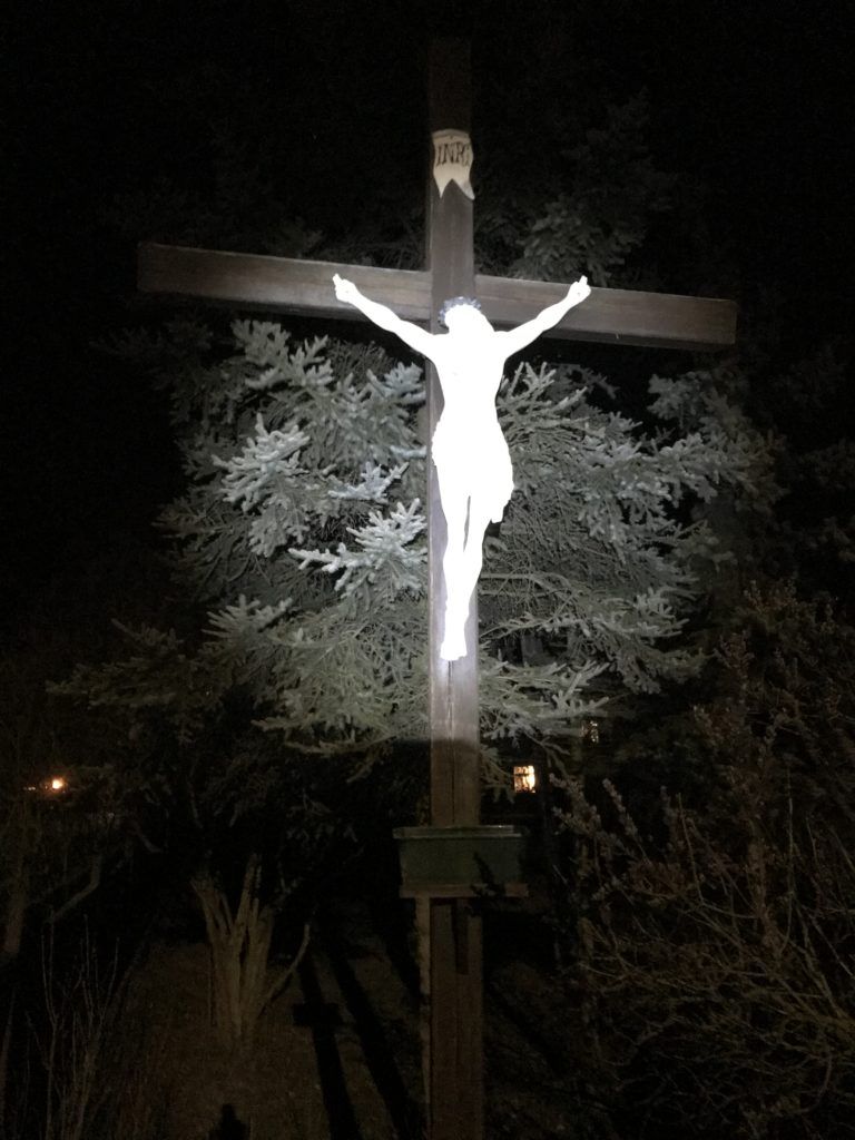 Nocna wędrówka z krzyżem